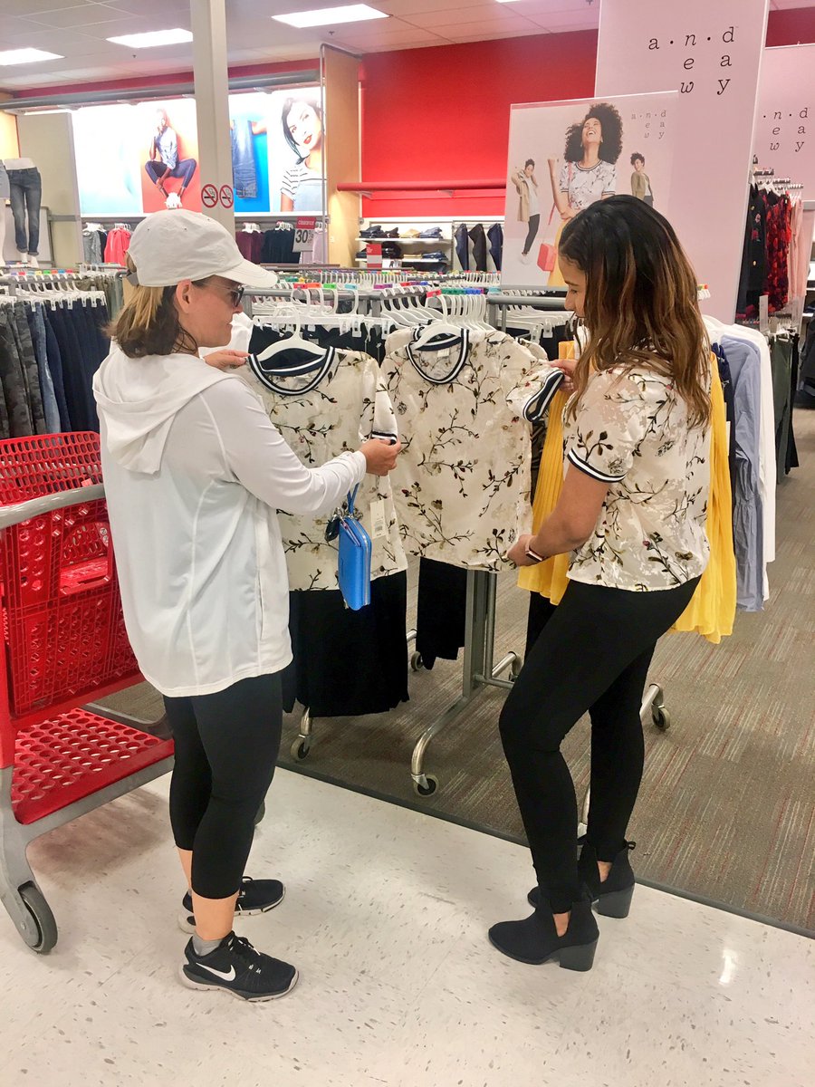 LizzyC1313's tweet photo. #StellarSeller Jen doing her thing! Sold 2 of these tops back 2 back! #T0354 #VMTLStyle #G195ANewDay #G195MoMoney @ContrucciJoe @Djoumbarry https://t.co/fQHiNHOYld