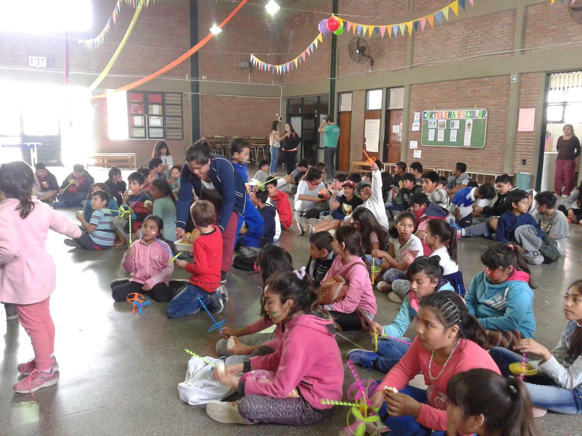 AlancayDel's tweet photo. .@ArtycomCai Esc Nrta Sra del Milagro agasajó a los niños en la jornada de ayer @SilviaTilca @macabarrios21 @estefaniaohse @fguillesaavedra https://t.co/tuwnirz7G9