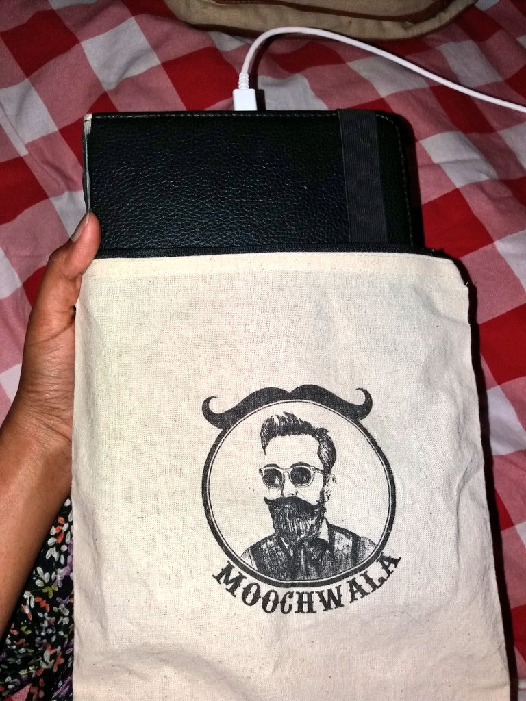 pariksha10's tweet photo. @themoochwala using your cool #moochwala pouch that came with #BeBadasso Tee as an extra pocket on my 9.6" tablet now 🤗🤗 it fits perfectly!😆 https://t.co/HQlCBEniRP