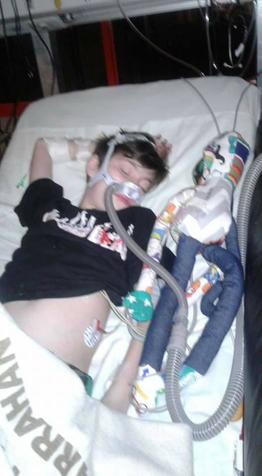 Nancy_nancy42's tweet image. X favor difundir!!Thiago ya se encuentra en Emerg Nac e internado en el Garraham, necesita un trasplante bipulmonar para seguir viviendo.