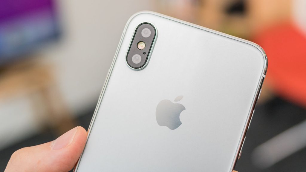 UpcomingSmart's tweet photo. Apple iPhone 8 PCB Now Leaks, Confirms Rumours About L-Shaped Battery
https://t.co/UpueZFuISQ https://t.co/rcWVOR7f7y