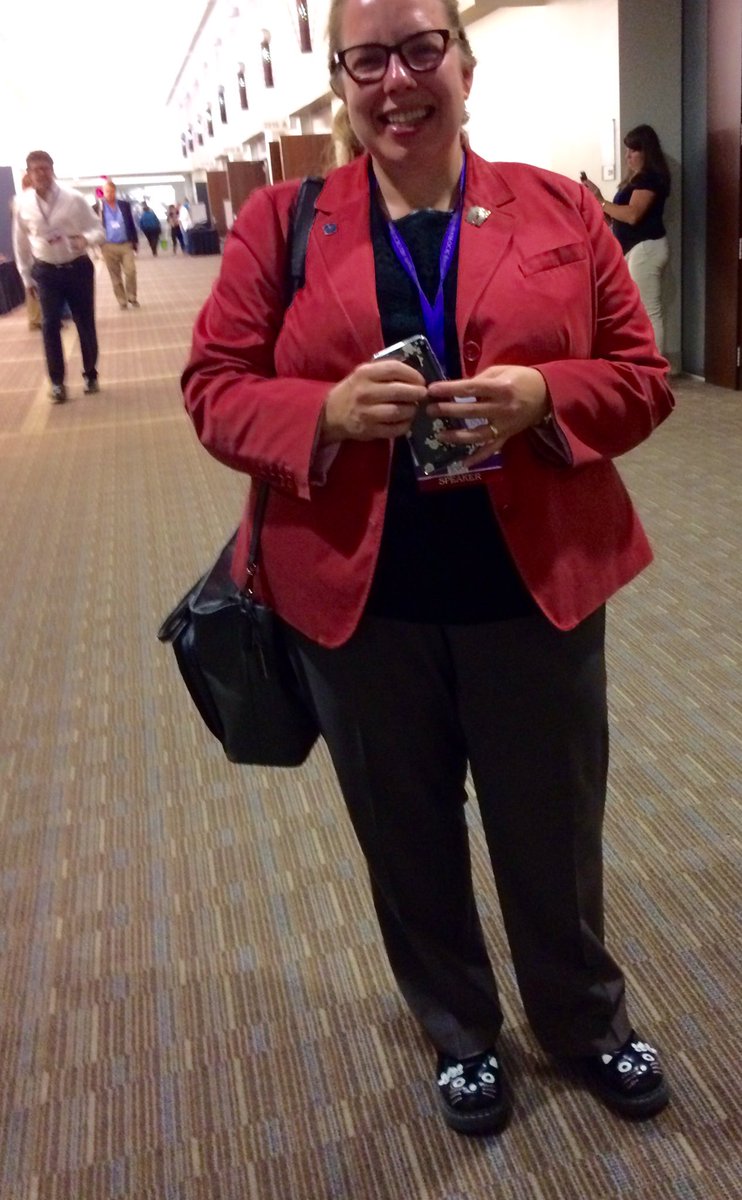 fetchdvm360's tweet photo. Sonnya Dennis, DVM, DABVP of AVI @avinformatics is dressed to the nine lives! https://t.co/H8gxtTO7gt