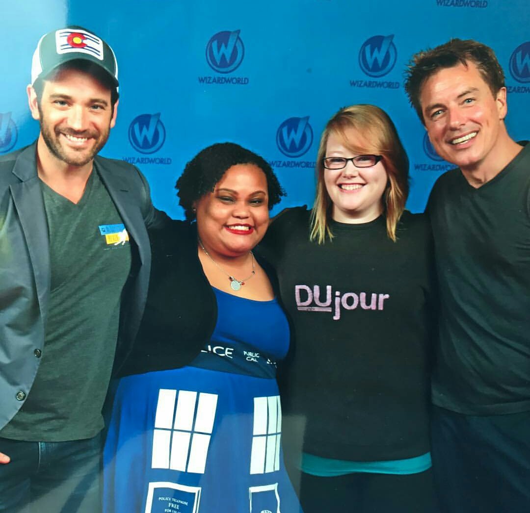 CDonnellBR's tweet photo. 📷| Colin com fãs na #WizardWorldChicago https://t.co/7xVUTe9G6J