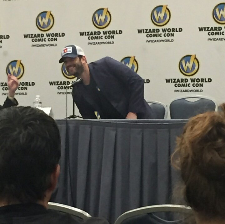 CDonnellBR's tweet photo. 📷| Colin durante seu painel na #WizardWorldChicago #2 https://t.co/cAMyG89T0m