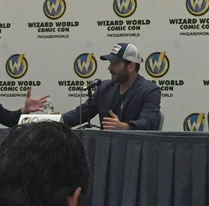 CDonnellBR's tweet photo. 📷| Colin durante seu painel na #WizardWorldChicago #2 https://t.co/cAMyG89T0m