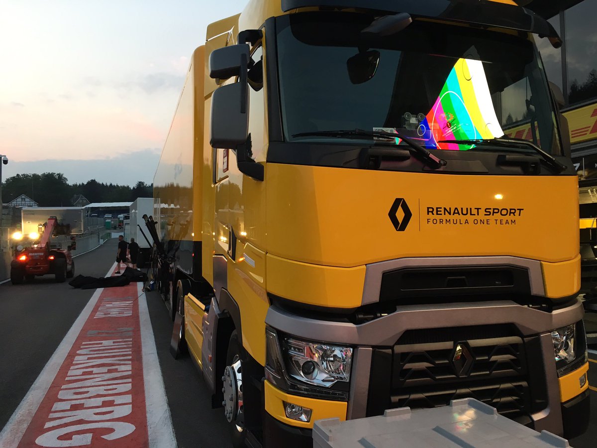 AlpineF1Team's tweet photo. #F1PackUp photos because we know you like them! That's us done for the day, bonsoir! 
#BelgianGP https://t.co/9cxKNRzNCX