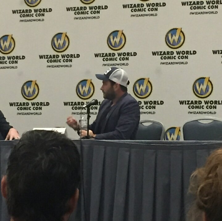 CDonnellBR's tweet photo. 📷| Colin durante seu painel na #WizardWorldChicago #3 https://t.co/0ORdjj58e8