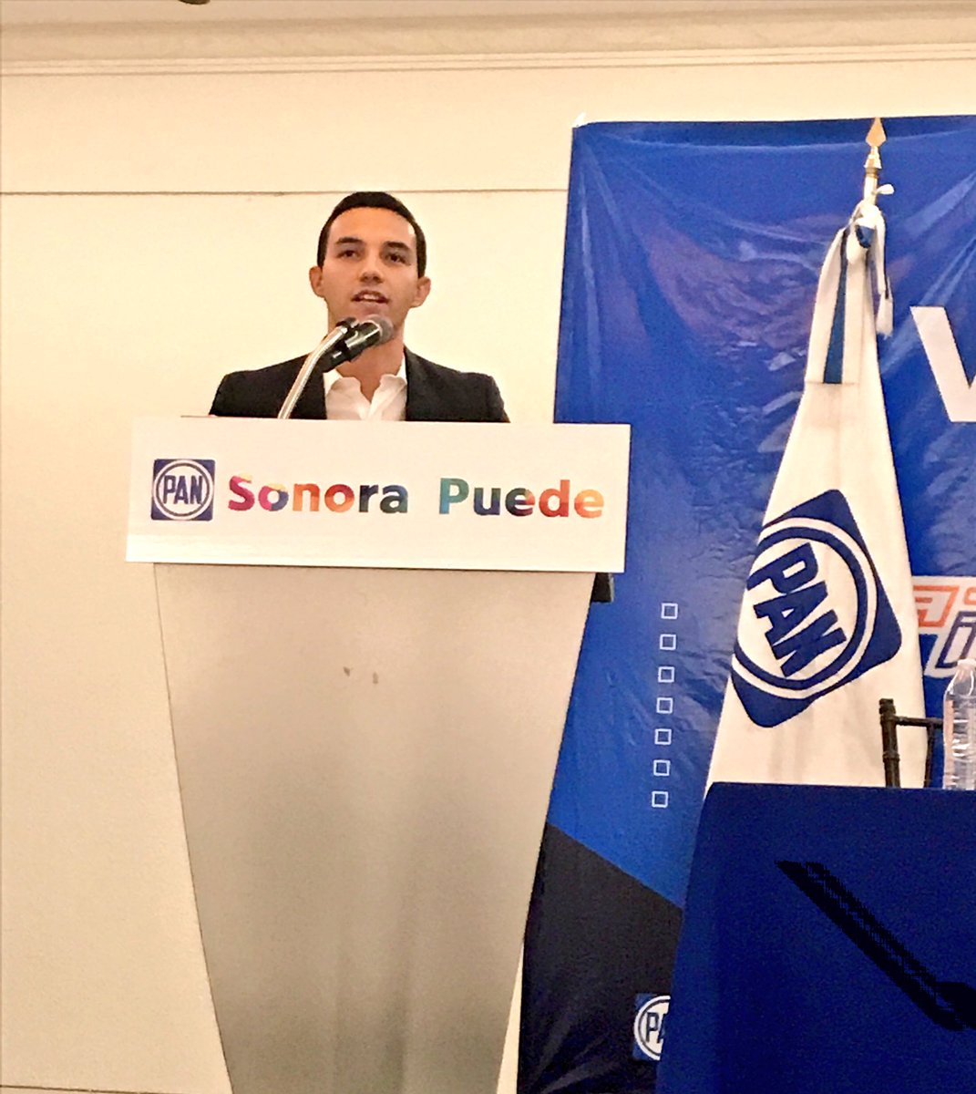 DavidFigueroaO's tweet photo. Gracias @JuanMGonzalezA por tu trabajo al frente de @ajuvenilsonora!! https://t.co/4G5m30t2AN