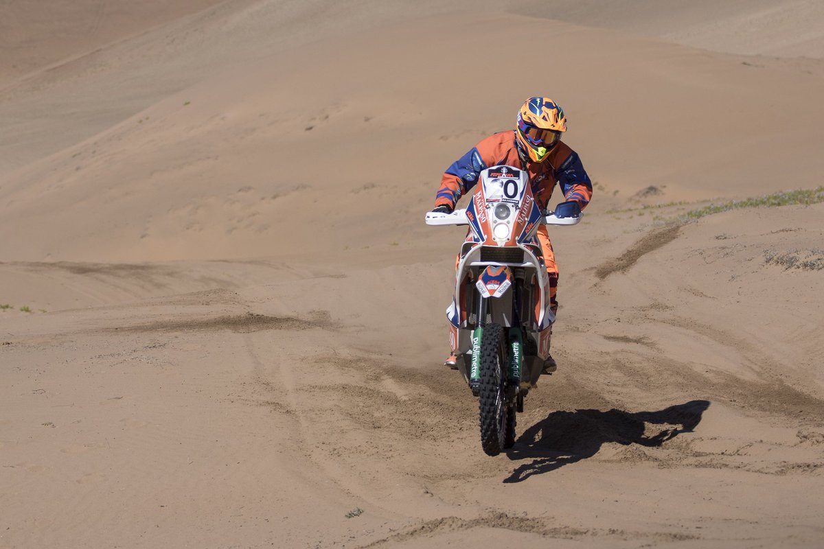 EDD_RELATOR2024's tweet photo. "ESCRIBIENDO SU PROPIA HISTORIA" @tomasdegavardo gana su primera carrera de Rally cross country y lo hace en el #BAJAATACAMA #RallydelHuasco https://t.co/ycnpN8RKP8