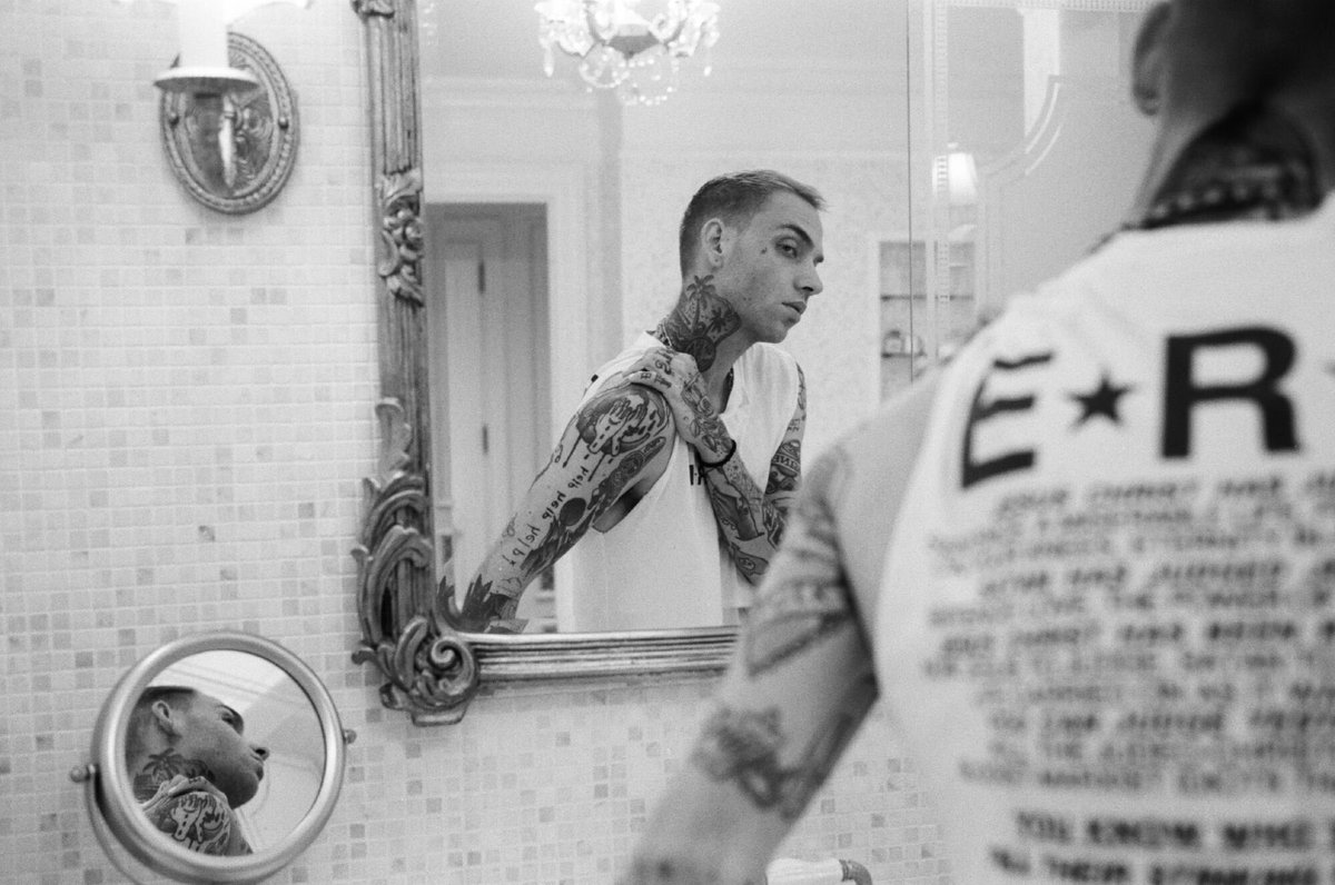 iamblackbear's tweet photo. caught on film in NYC https://t.co/7hVXIkT2ec