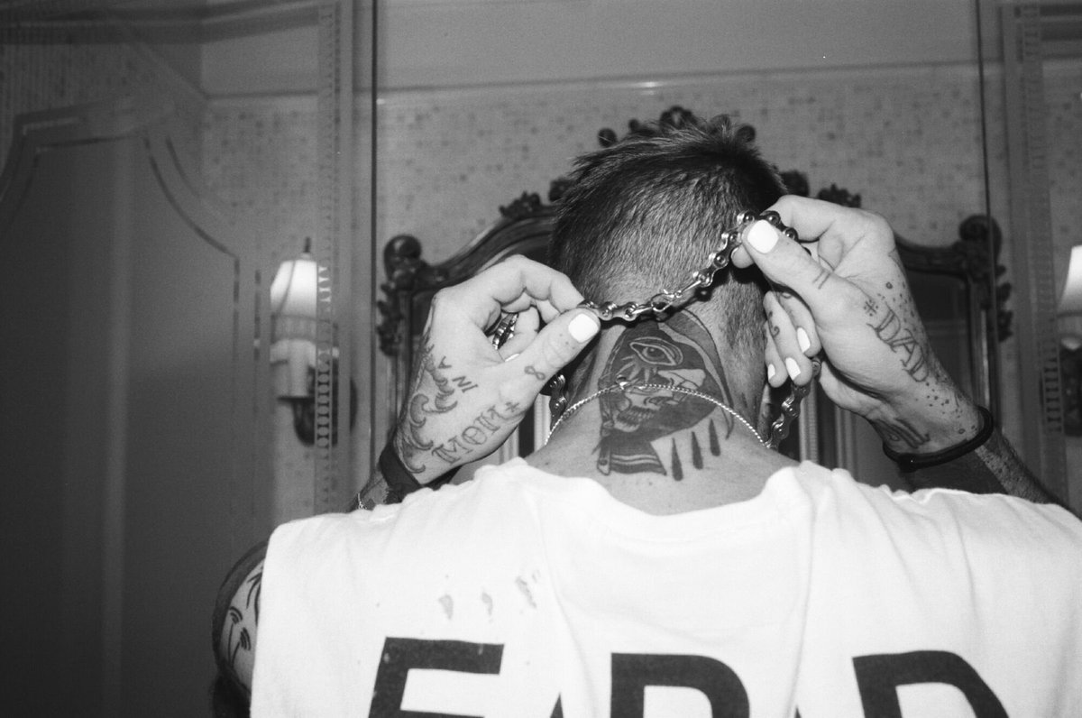 iamblackbear's tweet photo. caught on film in NYC https://t.co/7hVXIkT2ec