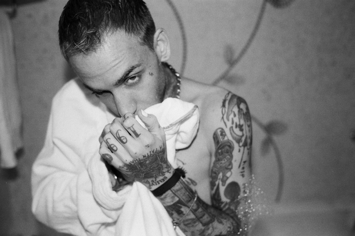 iamblackbear's tweet photo. caught on film in NYC https://t.co/7hVXIkT2ec
