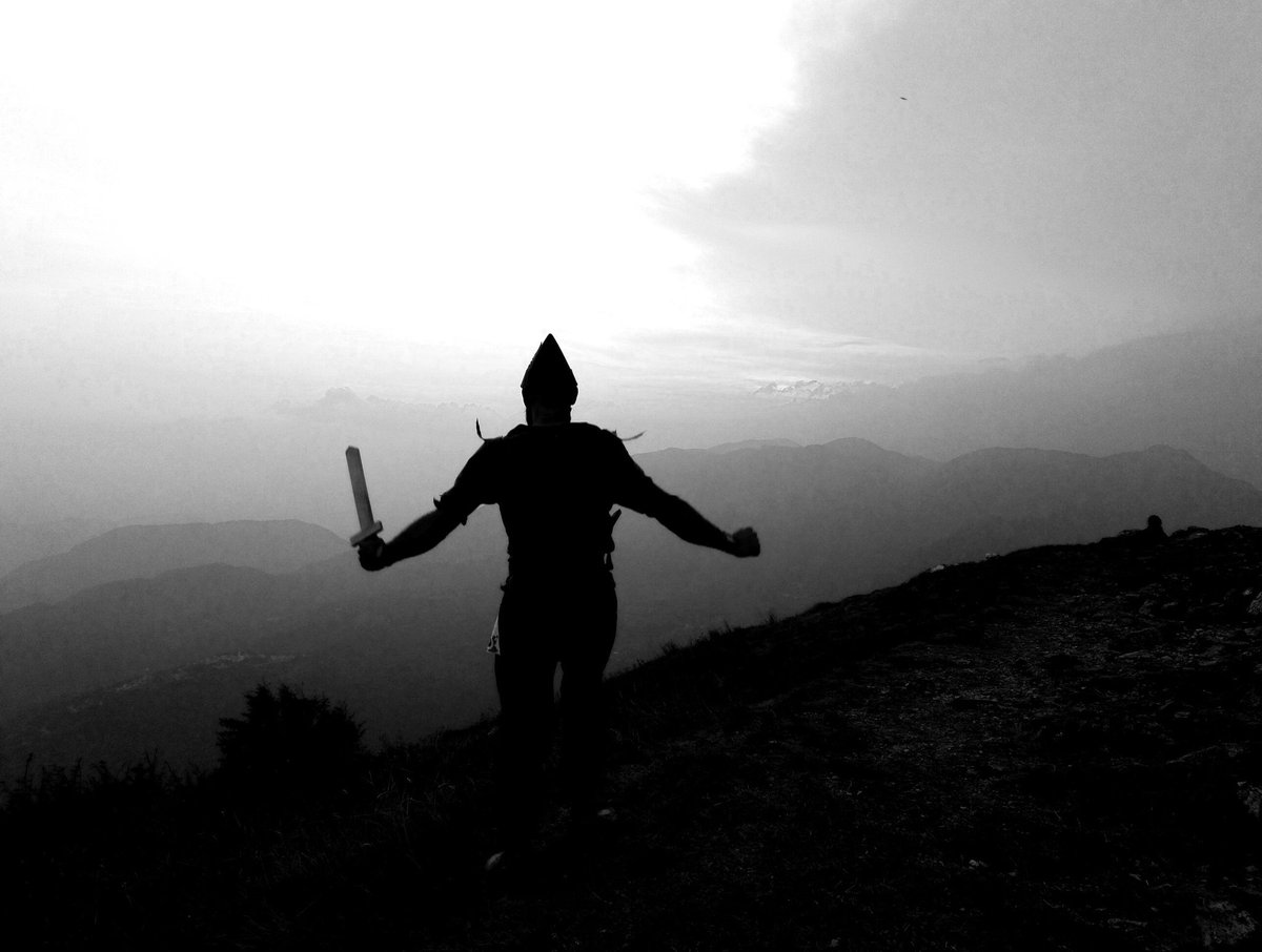 AbaZuani's tweet photo. Ieri c'è stata la #Maistrack
"corsa" in versione Heroes 🙈 #IoOdioIVertical #IoCorroQui @runlovers #TrioBarbudos #CorroPerLeFoto https://t.co/JdKVp5Bld2