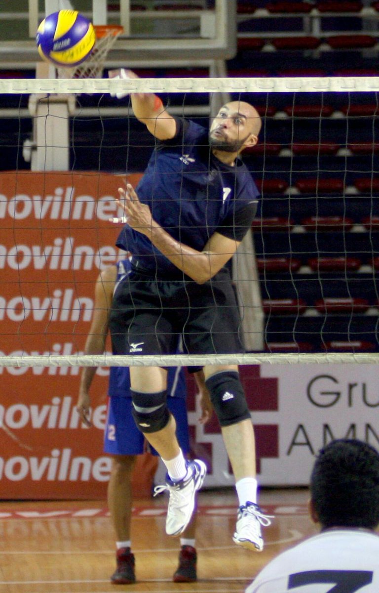 El veterano central venezolano, Manuel Blanco, de suma al proyecto del Emevé. Confiamos un tu experiencia, Manuel!