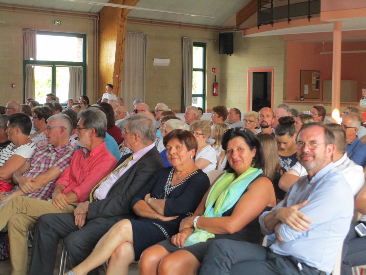 EcquesActu's tweet photo. @BenoitPotterie était présent aujourd'hui à la remise des médailles du travail ainsi que Maité Massart à #Ecques. Merci de leur présence https://t.co/hX7qGXDsDS