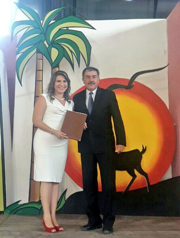 Rubn_Bustamante's tweet photo. Entregamos el #AcuerdoLegislativo otorgado por @AsambleaEcuador al pueblo de #Zapotillo.

 ¡Viva Zapotillo! https://t.co/bHQDn5tLWm