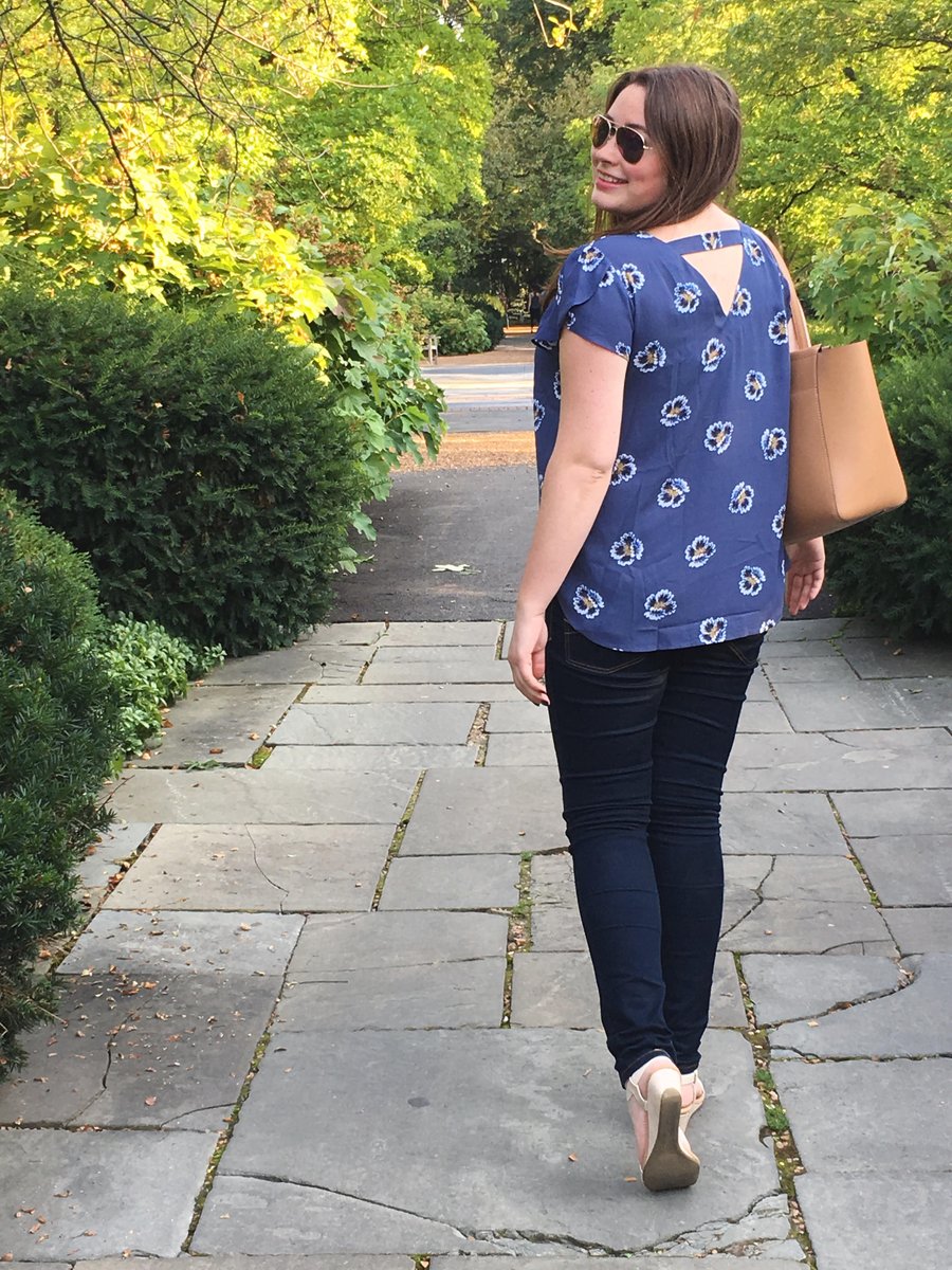 The perfect floral blouse for the end of summer &amp; beginning of fall from <a href="/loft/">LOFT</a>. The back cut out is so cute! bit.ly/2wKizkK