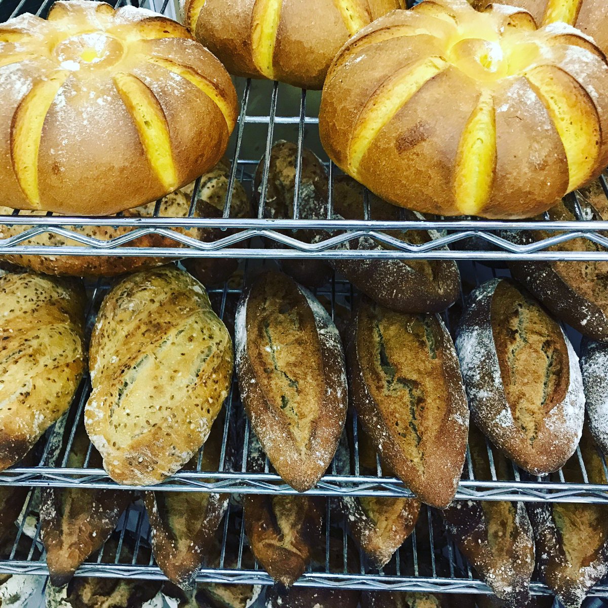 Mañana ya estaremos abiertos,pilas cargadas y a tope 😄😄😄