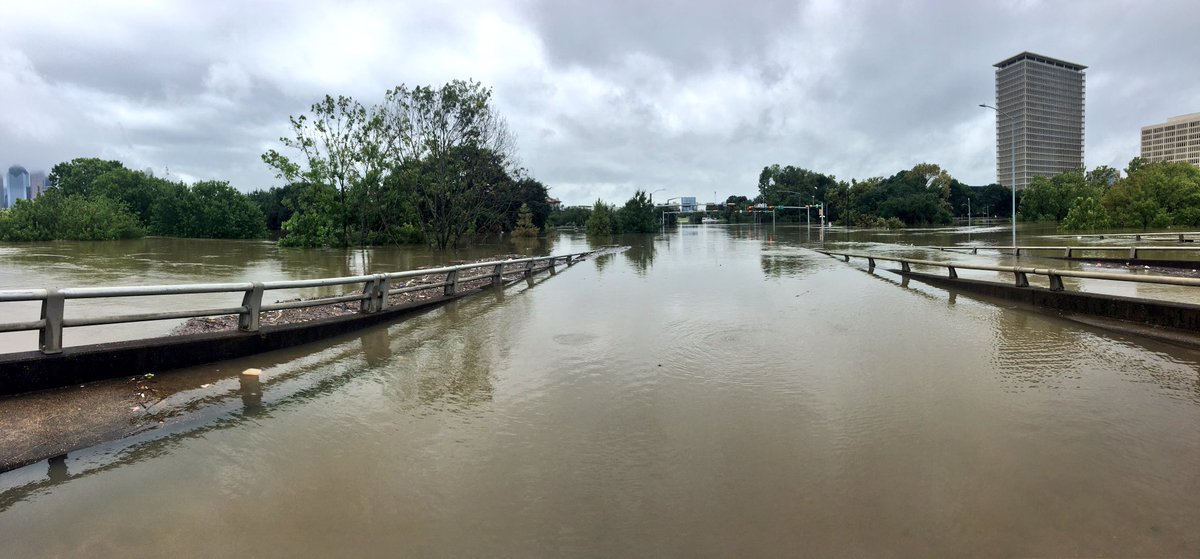 MagEGordon's tweet photo. Standing on Montrose Blvd, at Allen Parkway. Totally flooded out. There should be a street below me too. Just water today. #HurricaneHarvey https://t.co/8uyZy6xgQi