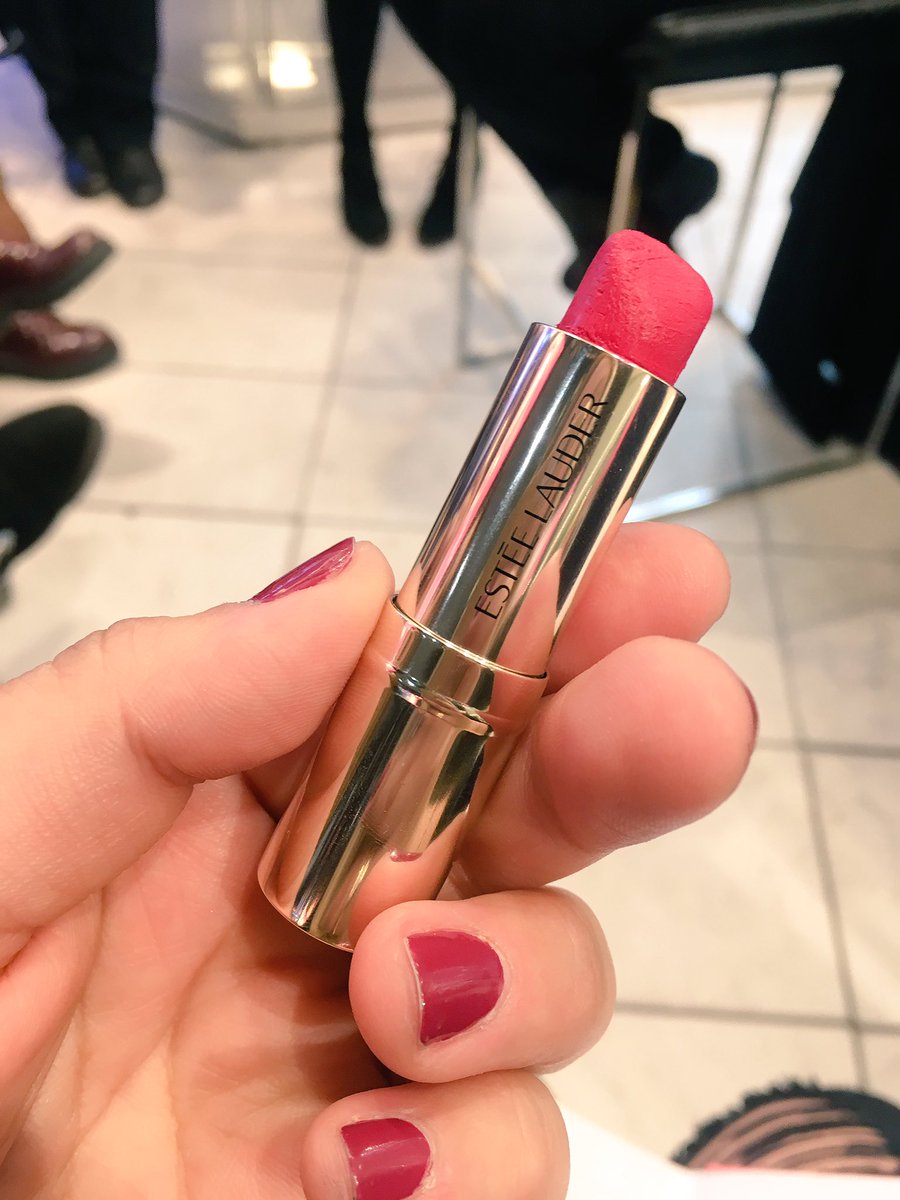 modamujeres's tweet photo. Gracias @makeupinsiders por la invitación a la clase de maquillaje en Estee Lauder ❣️ aprendí mucho y lo disfrute 👏🏻👌🏻  #EsteeChile #chile https://t.co/mIvicADqOA