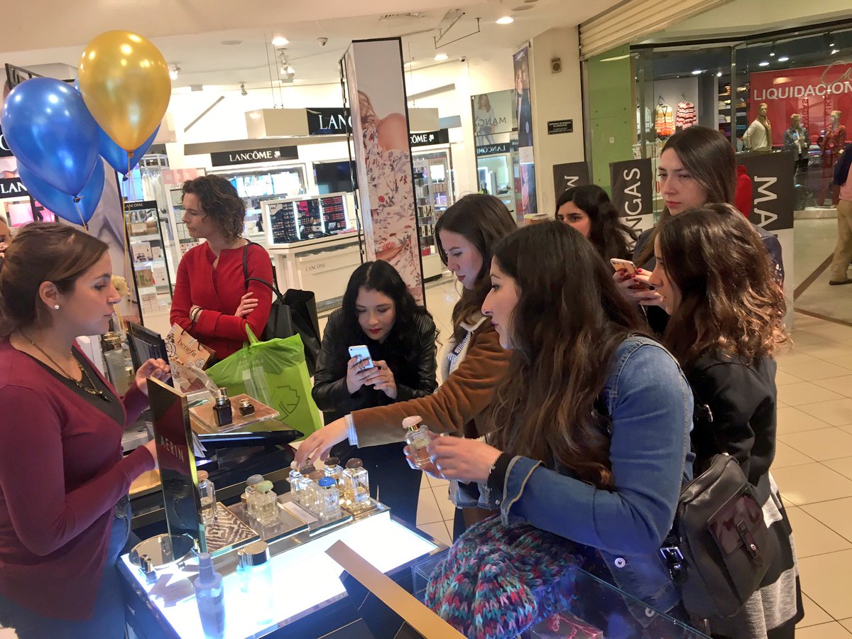 modamujeres's tweet photo. Gracias @makeupinsiders por la invitación a la clase de maquillaje en Estee Lauder ❣️ aprendí mucho y lo disfrute 👏🏻👌🏻  #EsteeChile #chile https://t.co/mIvicADqOA