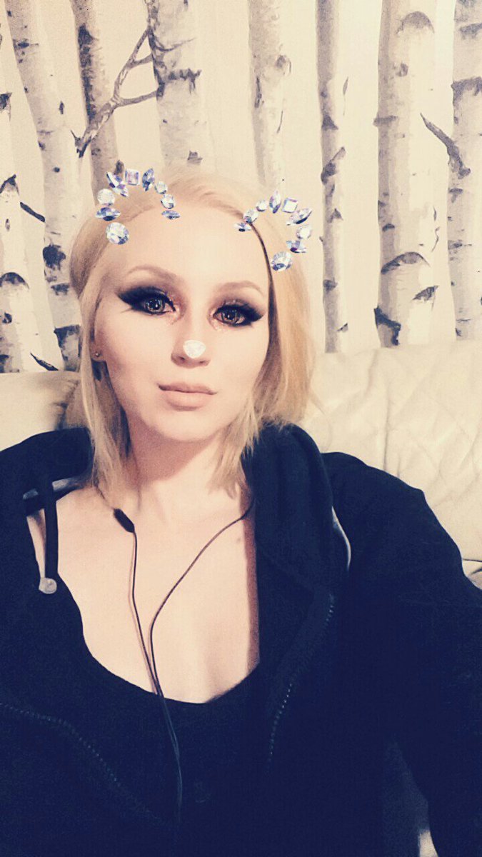 twruin's tweet photo. really feeling this look tho 

. had to create it again today just because i liked it so much (the one with the kitty ears is from today) https://t.co/eTE8biQF0R