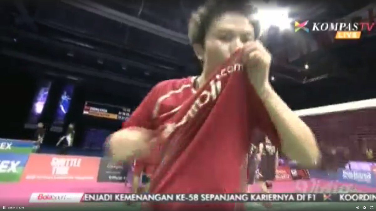 BadmintonTalk's tweet photo. Dedicated to Liliyana Natsir..
Kecintaan pada bangsa. Terus bermain walau sudah mau 32 tahun..
Thank you for the World Champions!! #2017BWC https://t.co/jdhNFB6kEW