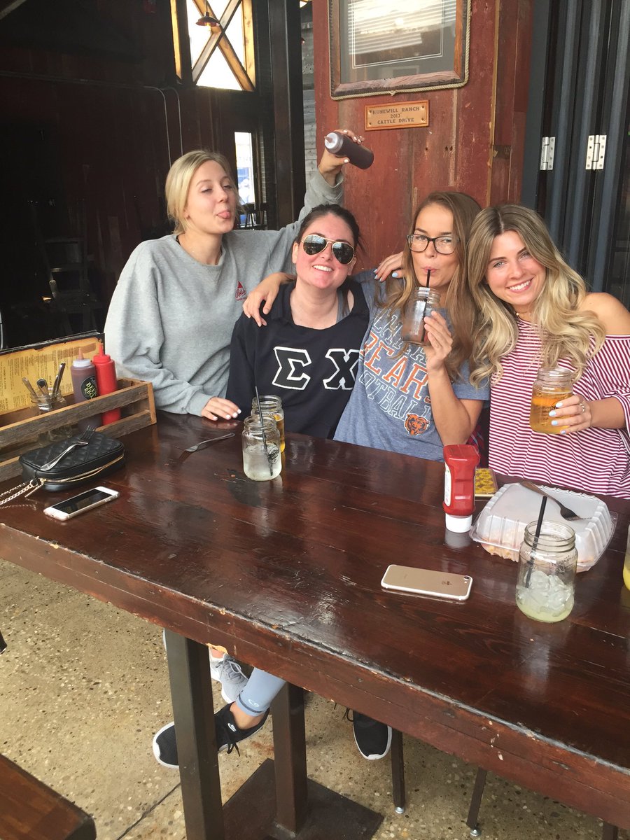 K80Pee's tweet photo. #oldcrowchicago #upshow https://t.co/I3QDRwnEu7