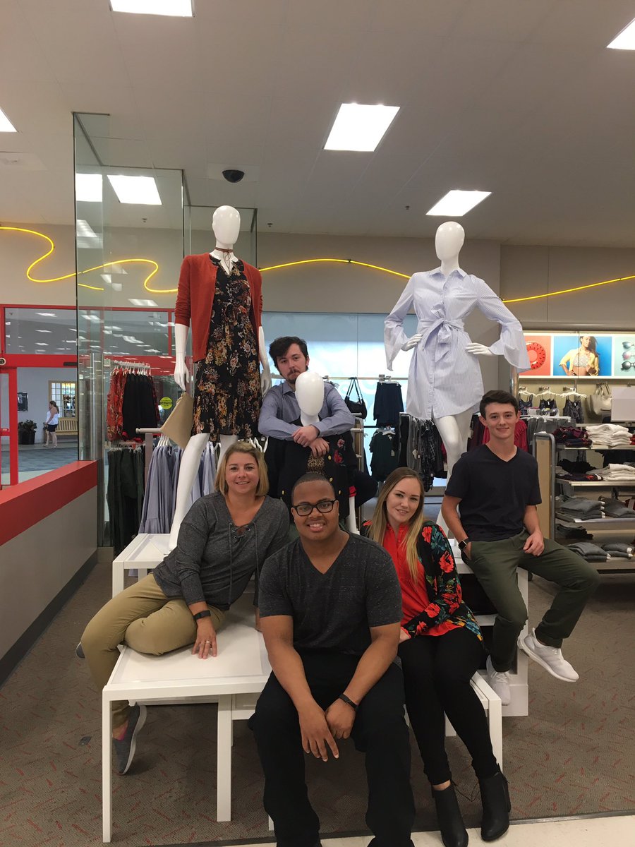 Kelli Tidaback tweet media