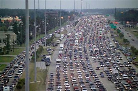 People wondering why no evacuation order. This is largely why. Hurricane Rita 2005. Dozens died IN this traffic #Houston