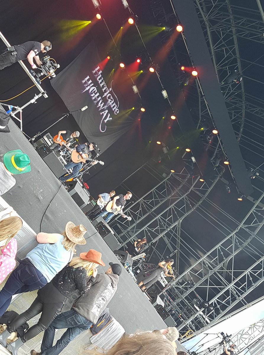 WildAtlanLsr's tweet photo. #Mayo rocked to the sound of @HurricaneHighwy at #HarvestCMF #westporthouse https://t.co/f5txU2MHzE
