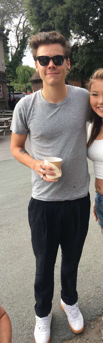 1D_HereToStay's tweet photo. I canNOT. https://t.co/FZDdOXbd0X