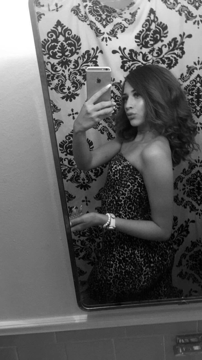 _AshleyA_'s tweet photo. Bored asf 😏🖤 https://t.co/rT2lUPWcWD