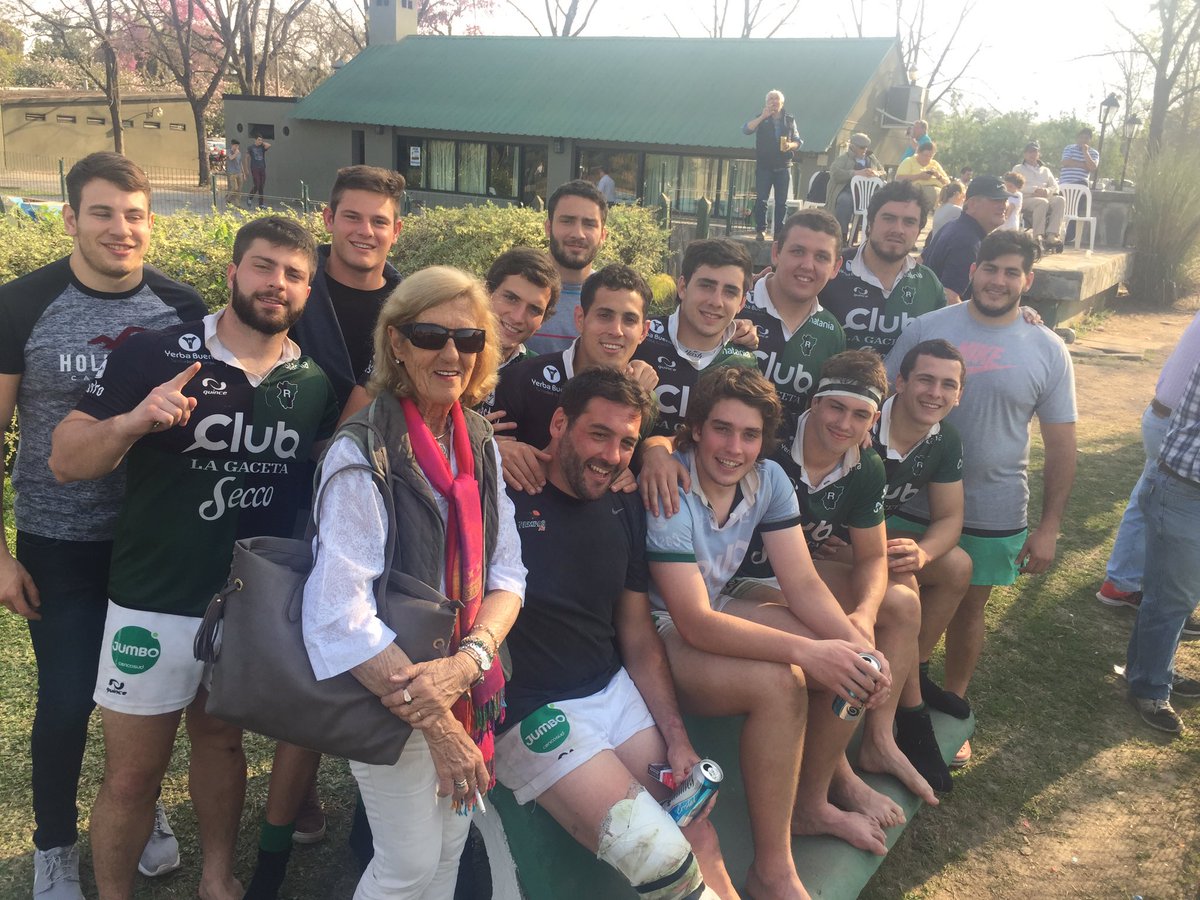 Se sigue sumando gente. Y llega Belela GALMARINI a festejar con su hijo Hernan Beto MACOME acompañado con parte de la Intermedia Campeón!