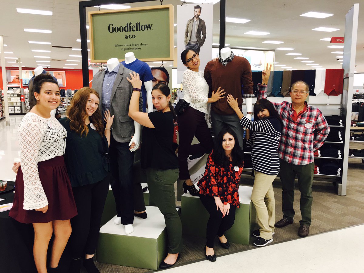 MessinaKiersten's tweet photo. Representing our new brands at #T1960 ! 😍👌🏼🎯#YouAlwaysNeedASillyPicture #LoveMyTeam 😂 https://t.co/fIyDtWy3bl