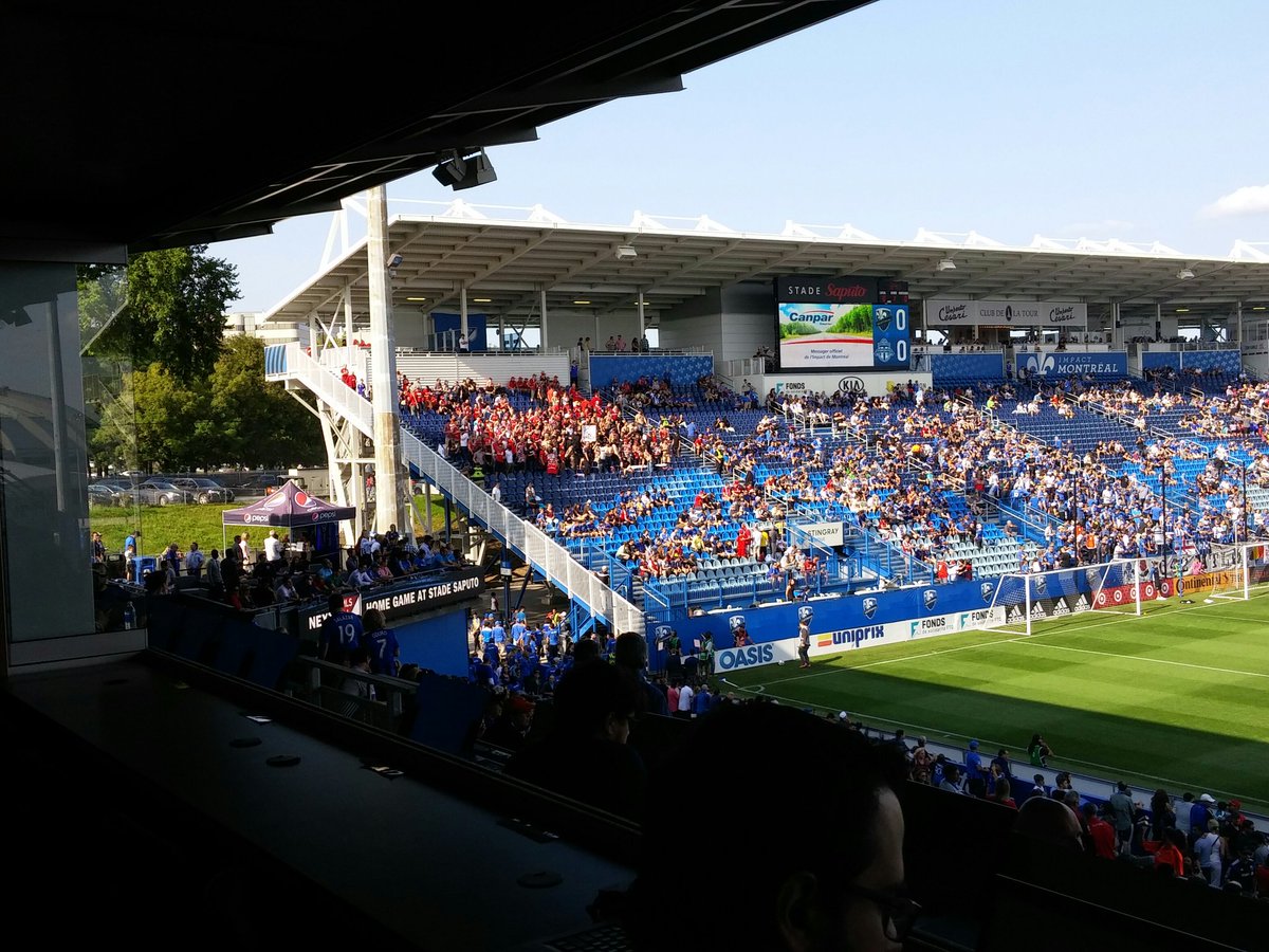 MarcoMaluca's tweet photo. #IMFC #MTLvTOR Tifosi al seguito del Toronto: come sempre "numerumorosi". https://t.co/gaXuovFzK5