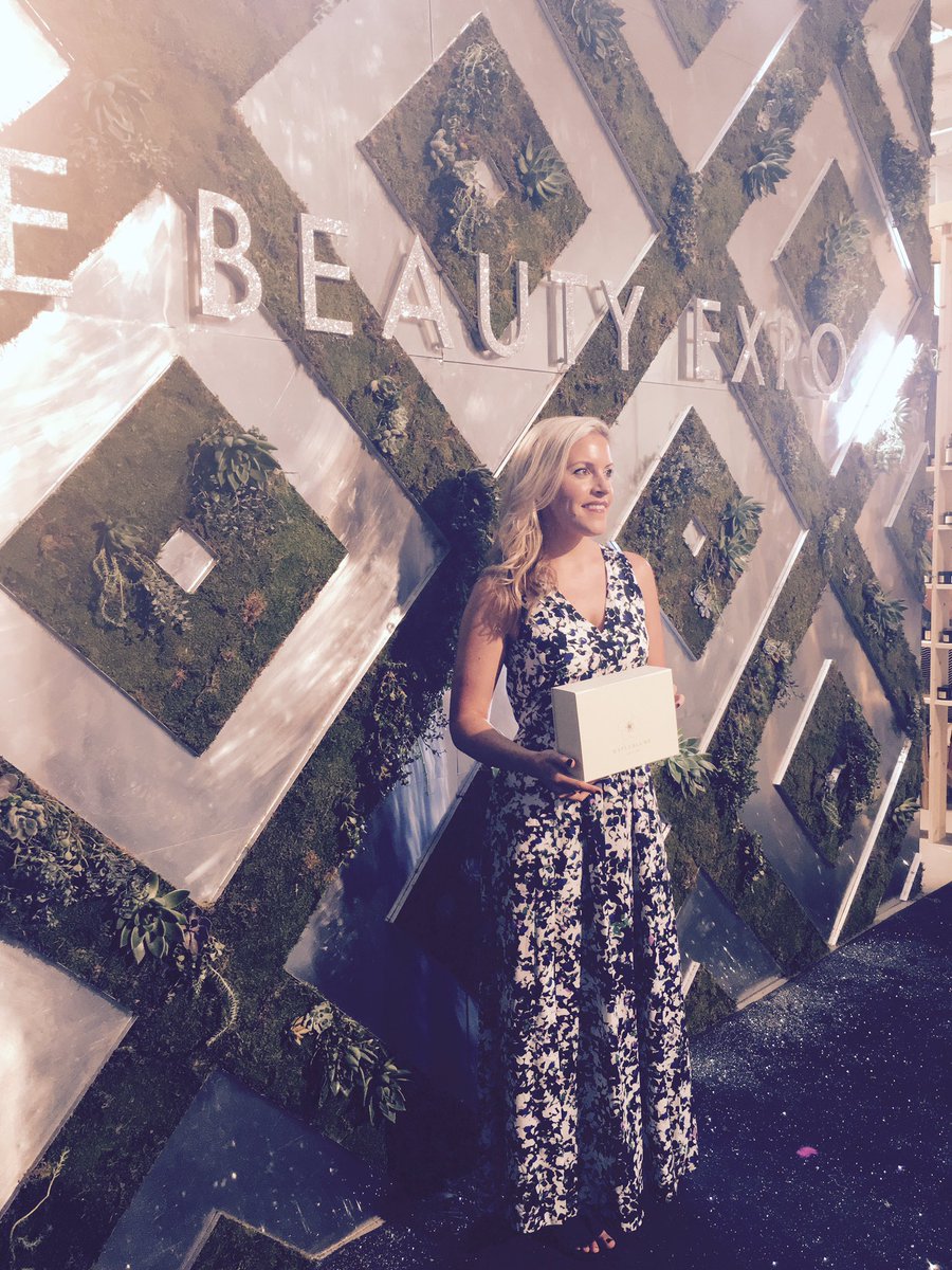 mapleblumebox's tweet photo. We had so much fun at the @IndieBeautyExpo in NYC this year! #ibenyc2017 #greenbeauty #cleanbeautyrevolution #mapleblume #luxuryinabox https://t.co/vea8EQxNcc
