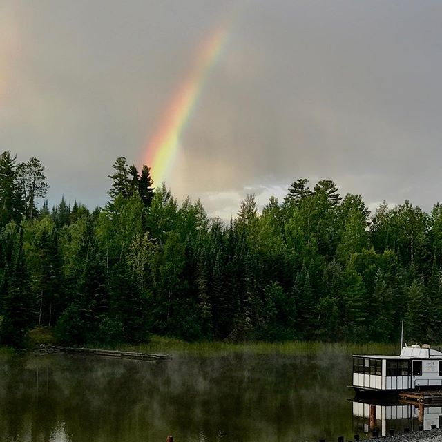 houseboatingorg's tweet photo. Sometimes just outside your office door amazing things appear!
#OnlyinMn #houseboating #voyageursnationalpark #ashriver 📷: @ebelshouseboats https://t.co/pLcoHCO43r