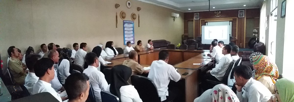 InspPwk's tweet photo. Pemaparan hasil Rapat Koordinasi Pengawasan o/ Bpk. Inspektur @tarsamana perihal Sinergitas Program Kerja Pengawasan. https://t.co/DQACt7nXdY