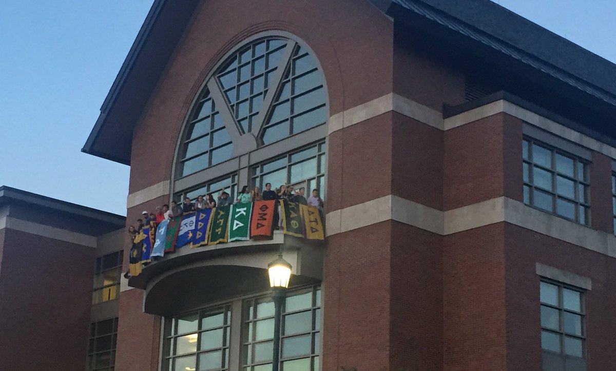 DavidRosowsky's tweet photo. And some of my own shots from the parade and the Twilight Ceremony on the Green. #uvm2021 #Convocation2017 https://t.co/WDyyA0naGx