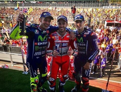 MotociclismoMex's tweet photo. Los ganadores del #BritoshGP con @AndreaDovizioso como nuevo líder, @takanakagami30 en #Moto2 y Aarón Canet en #Moto3 #MotociMX @MotoGP https://t.co/ZltFXD03FD