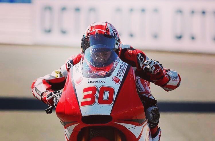 MotociclismoMex's tweet photo. Los ganadores del #BritoshGP con @AndreaDovizioso como nuevo líder, @takanakagami30 en #Moto2 y Aarón Canet en #Moto3 #MotociMX @MotoGP https://t.co/ZltFXD03FD
