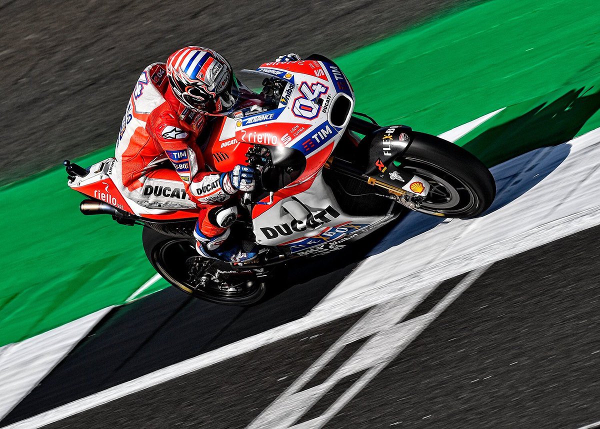 MotociclismoMex's tweet photo. Los ganadores del #BritoshGP con @AndreaDovizioso como nuevo líder, @takanakagami30 en #Moto2 y Aarón Canet en #Moto3 #MotociMX @MotoGP https://t.co/ZltFXD03FD