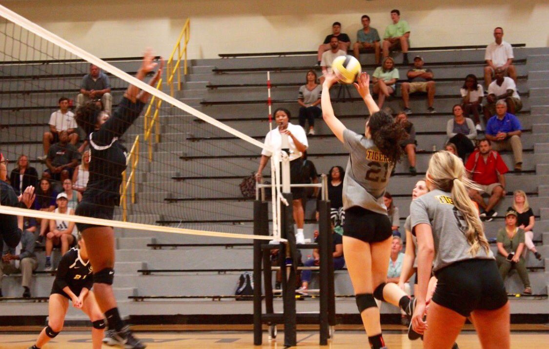 HernandoVolley's tweet photo. Come feed the beast tomorrow night against Northpoint @ home! JV/5 &amp; V/6! 🐯 https://t.co/IEtYudSE3e