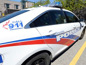 SCMirror's tweet photo. Police warn of spike in break-and-enters at Scarborough businesses. https://t.co/mh5aK8WWGb @TorontoPolice #42Division #ScarbTO https://t.co/QY80T966df