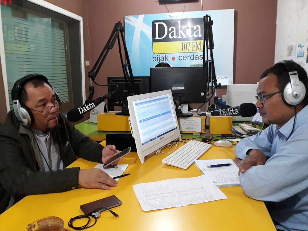 RadioDakta's tweet photo. #NOW Bincang Publik bersama Wakil Ketua DPRD Kota Bekasi, @Heri_Koswara_ tentang Pelayanan Kesehatan di Kota Bekasi. https://t.co/9aaeO3jWO4