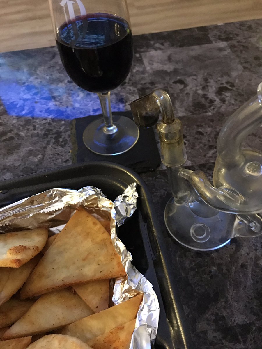 Da_ROOR's tweet image. Stay classy, dabblers. #GameOfThronesFinale #gameofthronesredblend #dabs #710 #zob #recyler #wine