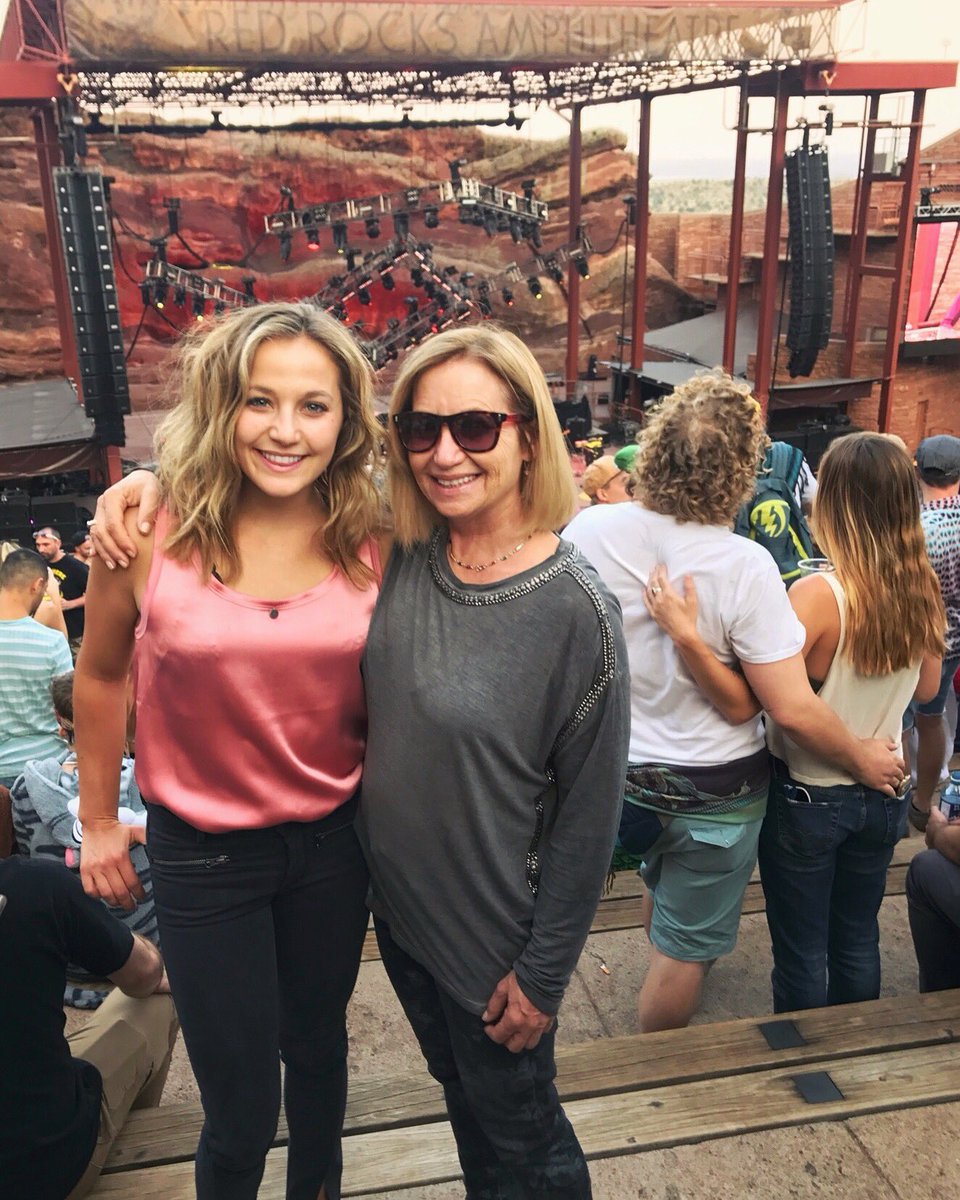sashadigiulian's tweet photo. Mama's in town! @RedRocksCO @emanc https://t.co/7yLPAZLgYd