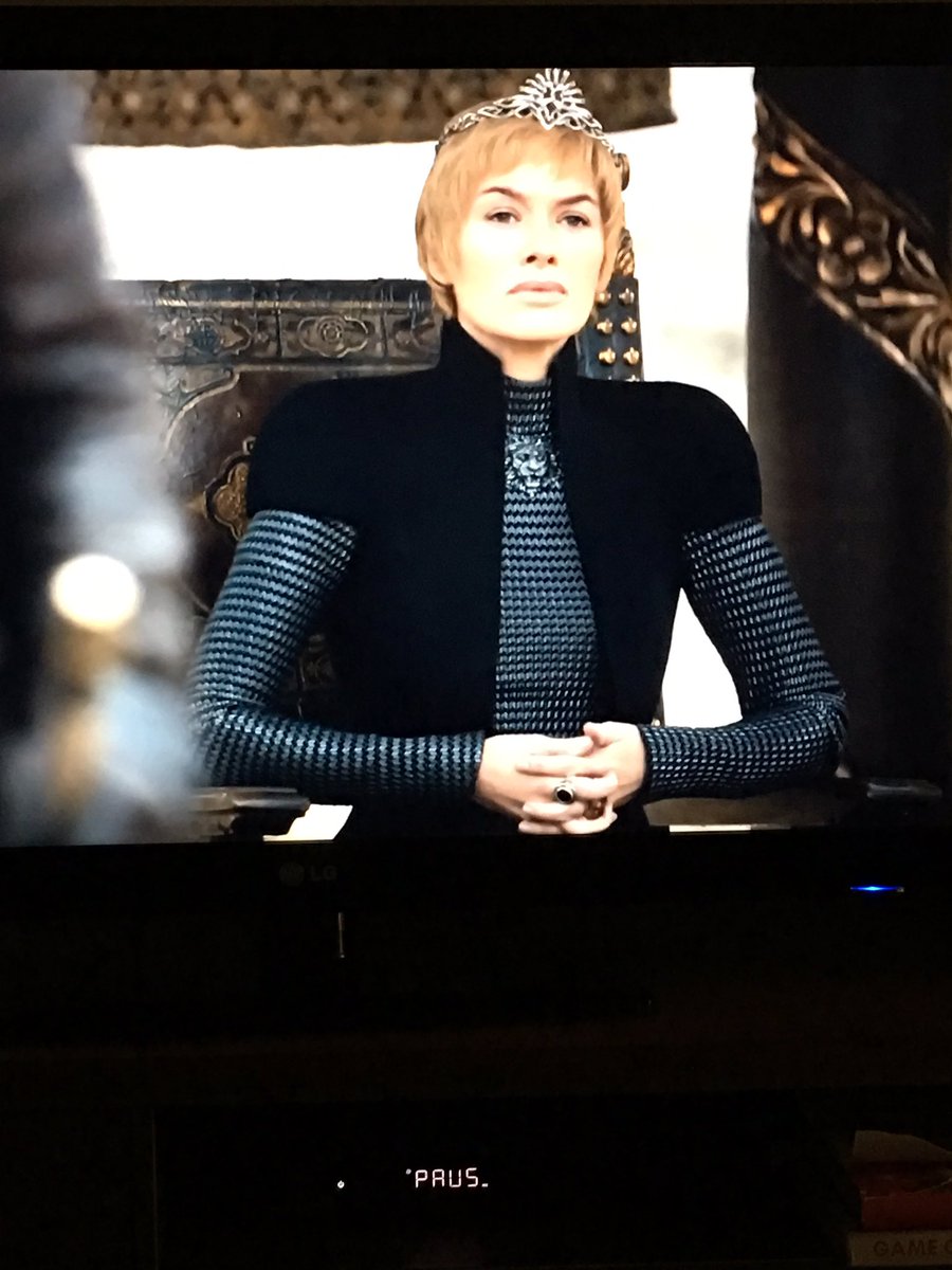 Lesdoggg's tweet photo. That look of "Oh shit this bitch really do hot dragons!!" Shit shit shit!! https://t.co/cZ7o2XKzq5
