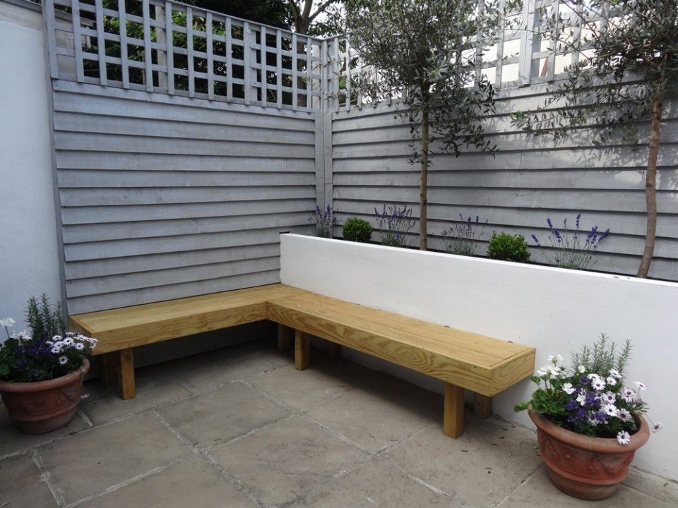 Groundteam's tweet image. Courtyard Garden Courtyard garden in Battersea with wooden corner bench, raised flower ... groundteam.co.uk/landscaping-pr…